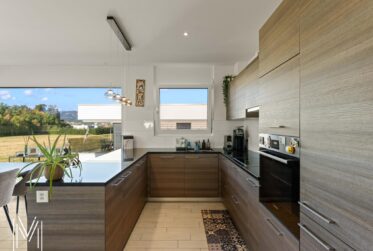 Magnifique appartement en attique de 5.5 pièces, avec vue et situation exceptionnelles à quelques minutes du centre-ville !