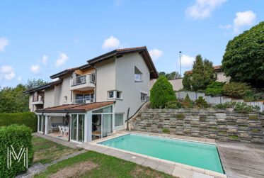 Superbe maison 6,5 pièces avec un dégagement et vue d'exception