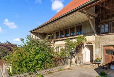 Un patrimoine authentique à réinver au coeur du village ! Une Opportunité immobilière rare !