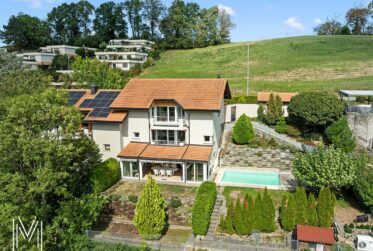 Superbe maison 6,5 pièces avec un dégagement et vue d'exception