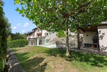 Superbe maison 6,5 pièces avec un dégagement et vue d'exception