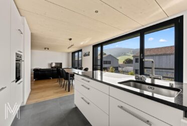 MAGNIFIQUE MAISON INDIVIDUELLE CONTEMPORAINE DE 5,5 PIÈCES - Architecture en bois, confort moderne et qualité de vie entre Fribourg et Bulle