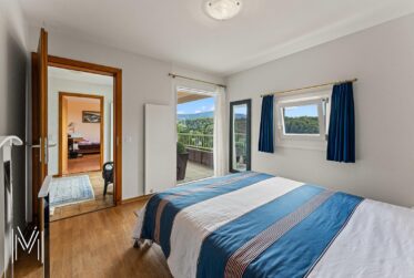 Superbe maison 6,5 pièces avec un dégagement et vue d'exception