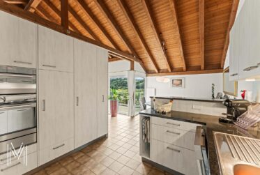Superbe maison 6,5 pièces avec un dégagement et vue d'exception