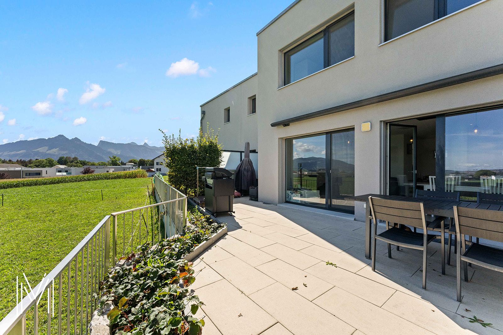 UNE VILLA CONTEMPORAINE de 4.5 pièces en bordure de zone agricole avec situation calme et exceptionnelle