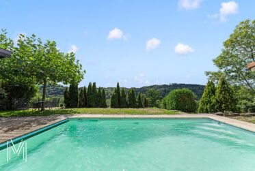 Superbe maison 6,5 pièces avec un dégagement et vue d'exception
