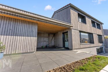 MAGNIFIQUE MAISON INDIVIDUELLE CONTEMPORAINE DE 5,5 PIÈCES - Architecture en bois, confort moderne et qualité de vie entre Fribourg et Bulle