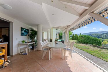 Superbe maison 6,5 pièces avec un dégagement et vue d'exception