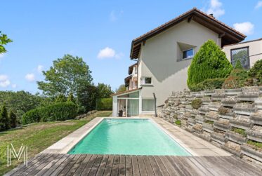 Superbe maison 6,5 pièces avec un dégagement et vue d'exception