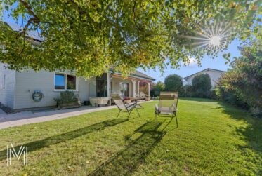 MAGNIFIQUE VILLA INDIVIDUELLE DE 6,5 PIECES AU CENTRE DE BULLE